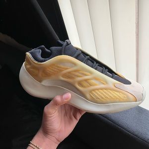 These here are my Yeezy 700 “Mono Safflower size 11.5 perfect condition